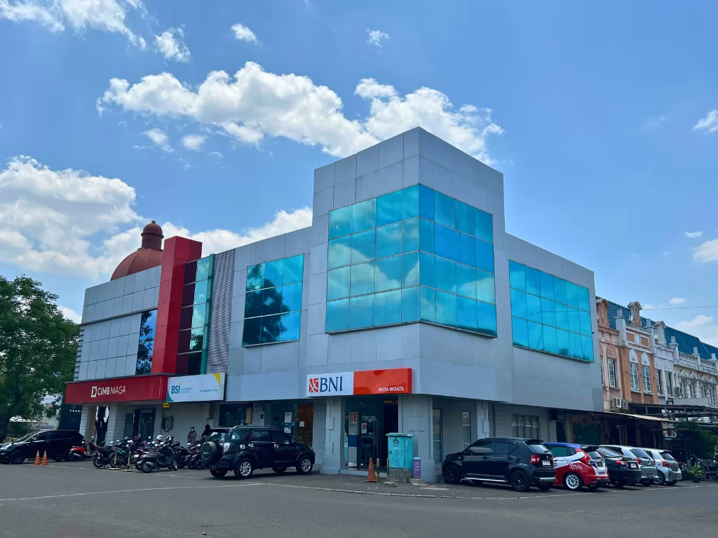 fasilitas pendukung di kota wisata cibubur - sr2