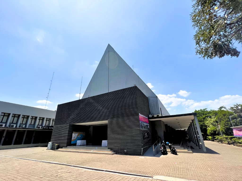 fasilitas premium di kawasan kota wisata cibubur - 2