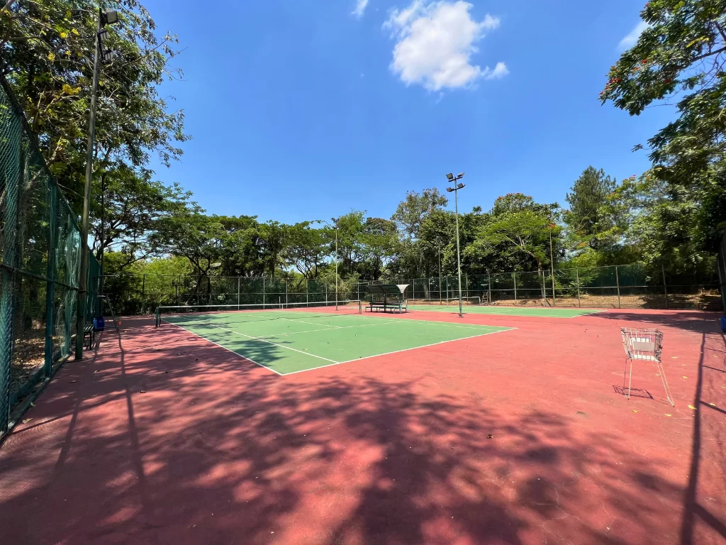 fasilitas premium di kawasan kota wisata cibubur - 6