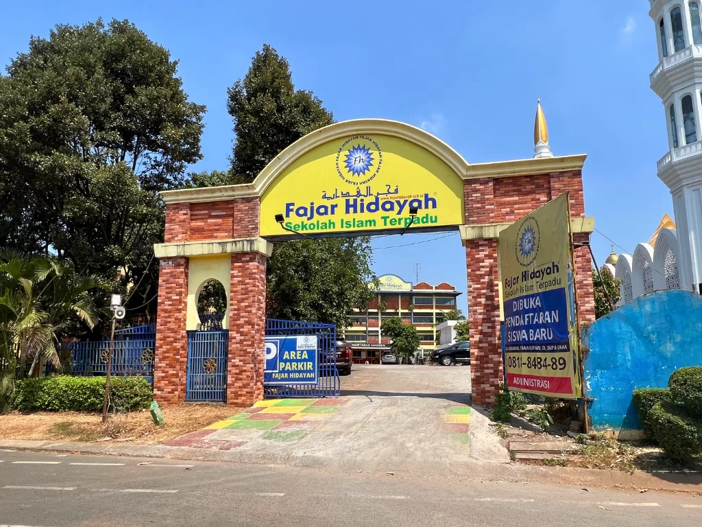 fasilitas premium di kawasan kota wisata cibubur - 8